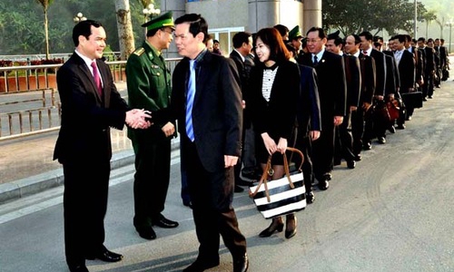 “Cả họ làm quan” vào báo cáo thẩm tra về chống tham nhũng