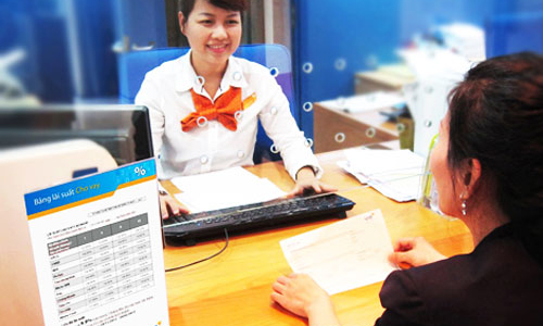 Ngân hàng đầu tiên niêm yết lãi suất cho vay