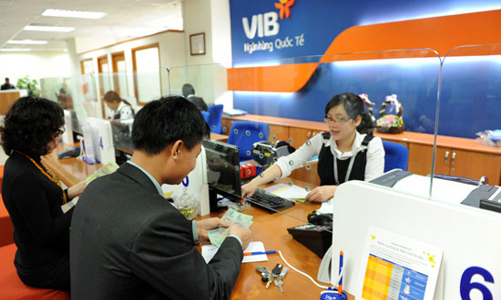 Ngân hàng cổ phần đầu tiên giảm lãi suất