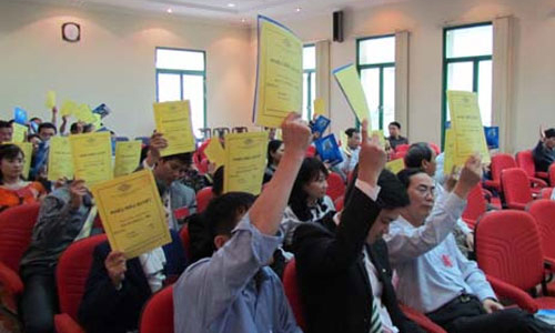 Tăng “room” cho khối ngoại tại ngân hàng yếu kém?