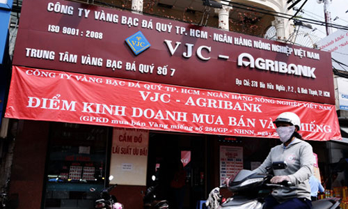 Bốn nguyên nhân bớt vênh giá vàng