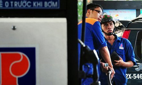 Giá xăng giảm 500 đồng/lít