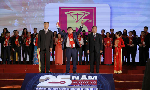 Kim Tín giữ tín nhiệm hơn giữ vàng