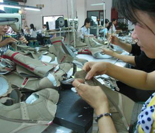 Da giày tiếp tục gặp khó