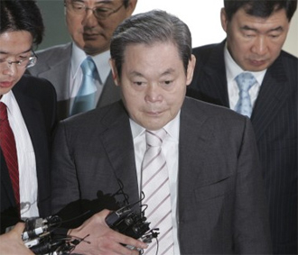 Cựu Chủ tịch Samsung lĩnh án 3 năm tù treo