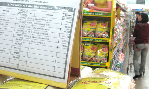 “Cuộc chiến” phía sau những cam kết bình ổn giá