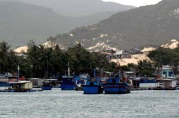 Khởi công cảng Vân Phong: “Chậm mà chắc vẫn hơn”