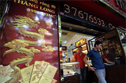 Giá vàng trong nước “cố thủ”, giá thế giới tiếp tục đi xuống