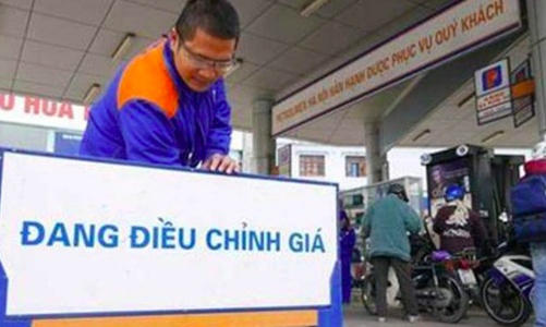 Tăng gần 800 đồng, giá xăng lên 18.881 đồng/lít