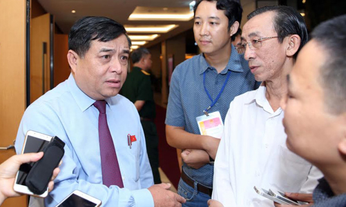 Sân golf trong sân bay: Bộ trưởng Nguyễn Chí Dũng nói gì?