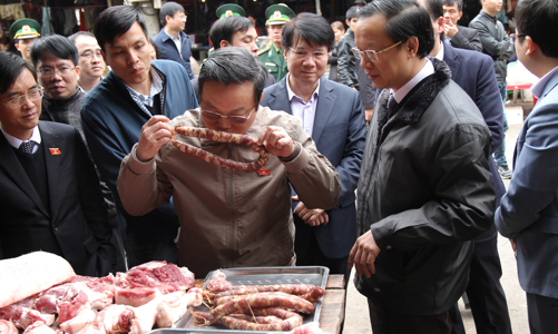 An toàn thực phẩm: Sao vẫn rau hai luống, lợn hai chuồng?