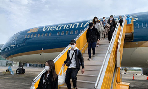 Yêu cầu các hãng bay hoàn ngay vé cho hành khách khu vực phong toả, cách ly