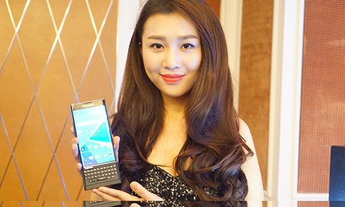 Cận cảnh BlackBerry “khoác áo” Android vừa về Việt Nam