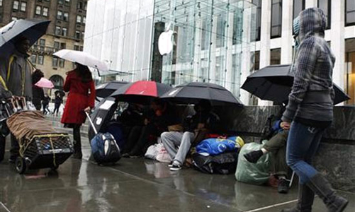 Dân Mỹ đội mưa “đón lõng” iPad 2