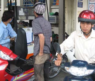 Giảm giá xăng, CPI cuối năm nay thế nào?