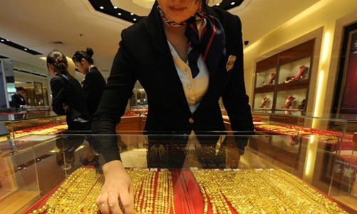 Giá vàng giảm mạnh vì tin xấu từ Hy Lạp