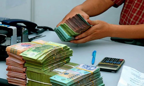 Tiền vẫn chảy mạnh vào nhà băng