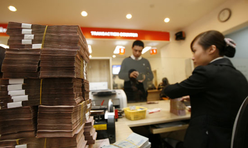 Chính phủ: “Khẩn trương hạ lãi suất huy động và cho vay”