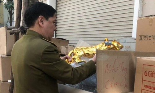 Bắt giữ vụ sang chiết rượu lớn không rõ nguồn gốc tại Hà Nội