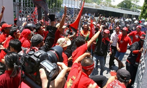 Ban bố tình trạng khẩn cấp tại Bangkok