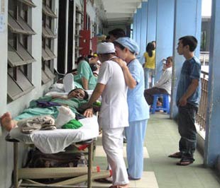 Dự luật khám bệnh, chữa bệnh: “Xin Quốc hội cứ chặt chẽ”