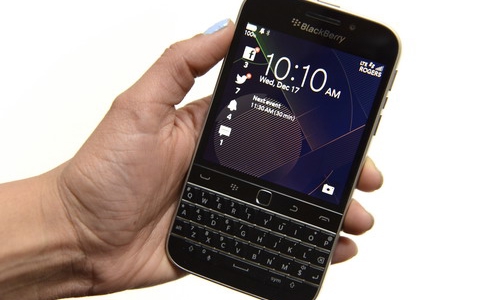 BlackBerry có thể ngừng sản xuất smartphone năm 2016?