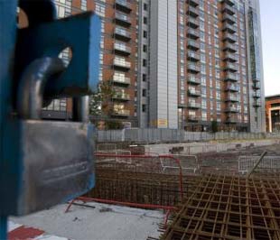 Kinh tế Anh bên bờ vực suy thoái