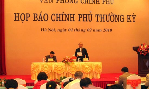 Chính phủ: “Không cấm biếu quà tết theo truyền thống”
