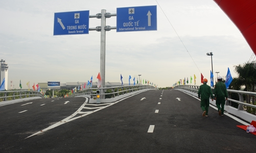 Tp.HCM thông xe hai cầu vượt vào sân bay Tân Sơn Nhất