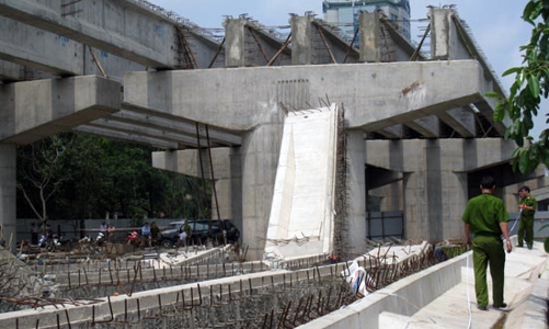 Sập dầm cầu cạn Pháp Vân: “Có thể do thi công”