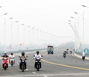 Cầu Vĩnh Tuy chính thức thông xe