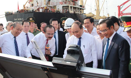 Thủ tướng Nguyễn Xuân Phúc thăm cảng quốc tế Long An và khảo sát nhà máy điện LNG Long An I & II