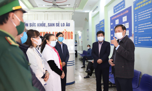 Thứ trưởng Bộ Y tế: Lào Cai phải kiểm soát chặt đường biên giới