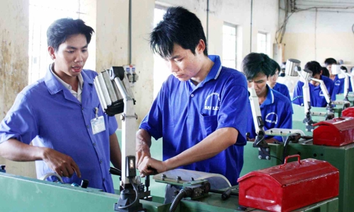 Khát nhân lực chất lượng cao, nhiều doanh nghiệp tìm lối đi riêng