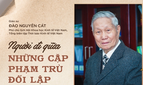 Người đi giữa những cặp phạm trù đối lập