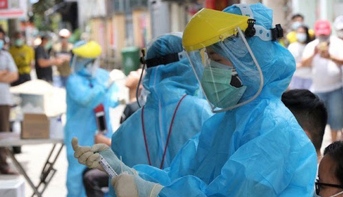 Chuyên gia Mỹ và 4 người Việt nhập cảnh nhiễm Covid-19 