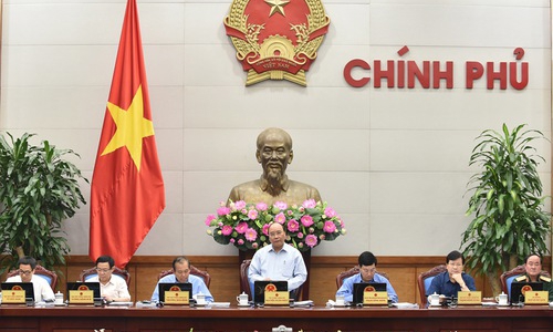 Giữ mục tiêu tăng trưởng 6,7% năm nay, đẩy mạnh thoái vốn Nhà nước