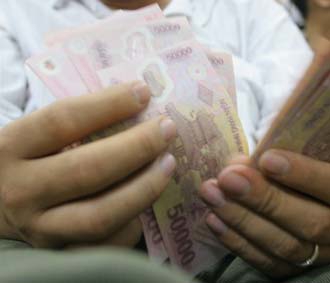 Chống lạm phát: Thắt chặt tiền tệ là đã đủ?