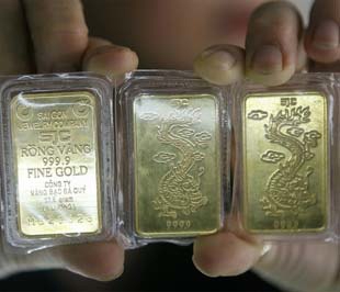 Giá vàng, giá dầu đồng loạt lao dốc