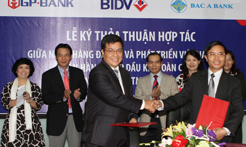 BIDV hỗ trợ thanh khoản cho BacABank và GP.Bank