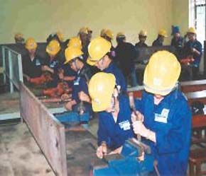 Nâng tỉ lệ lao động đào tạo nghề lên 32% vào 2010