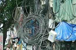 Dùng dằng... cột điện