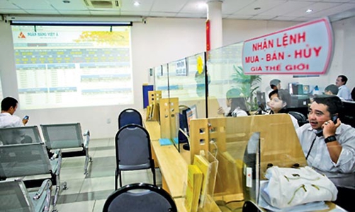 Sàn vàng đóng cửa, tiền về đâu?