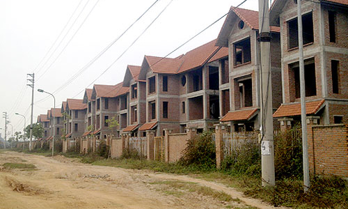 Số dự án bất động sản phải tạm dừng là “quá ít”!