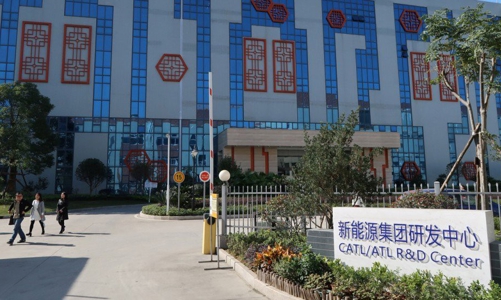 Hai sếp của nhà sản xuất pin xe điện thành tỷ phú USD