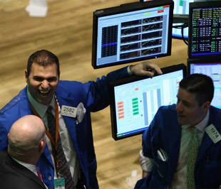 Phố Wall lên điểm nhờ khối bảo hiểm và công nghệ