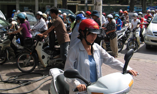 Yêu cầu giảm giá xăng sau 21h ngày 27/5