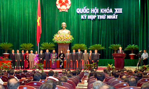 Tản mạn nghị trường: “Chén mừng xin đợi…!”