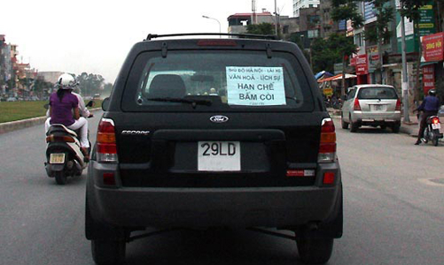 Yêu cầu lái xe không lạm dụng bấm còi