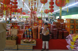 Giá hàng Tết: “Bình” nhưng khó “ổn